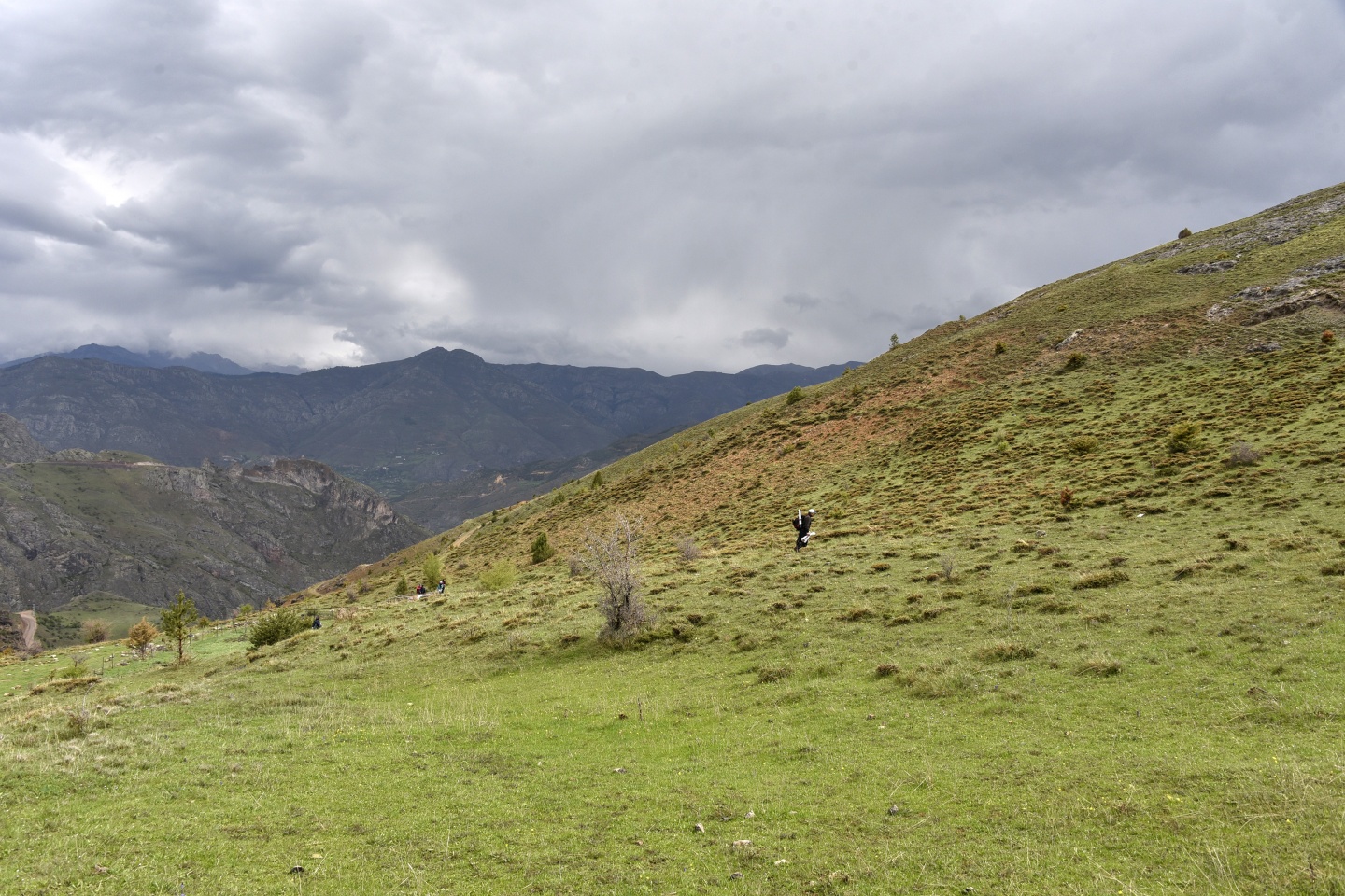 Gümüşhaneli dağcılardan tarih ve doğa içerikli yürüyüş 12
