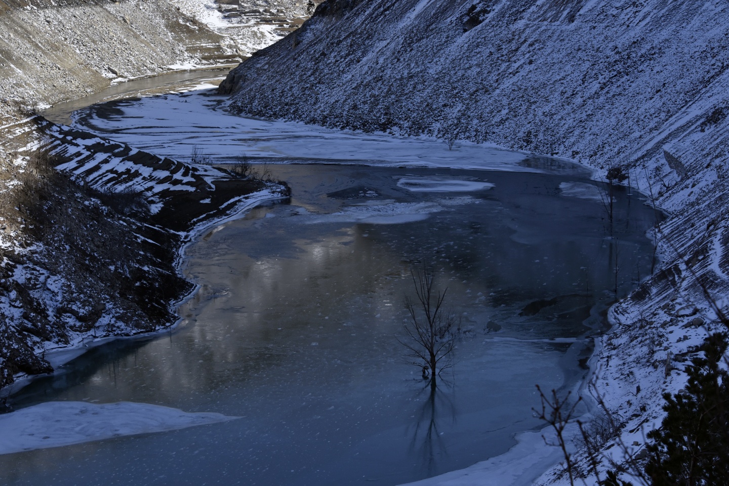 Türkiye’nin en hızlı akan çaylarından Harşit Çayı dondu 8