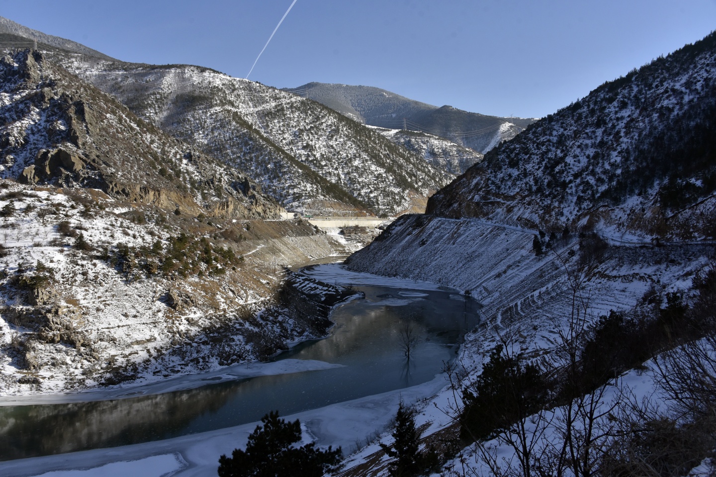 Türkiye’nin en hızlı akan çaylarından Harşit Çayı dondu 11
