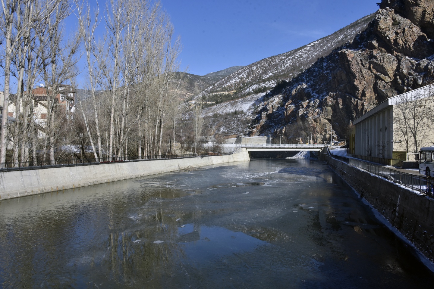Türkiye’nin en hızlı akan çaylarından Harşit Çayı dondu 19