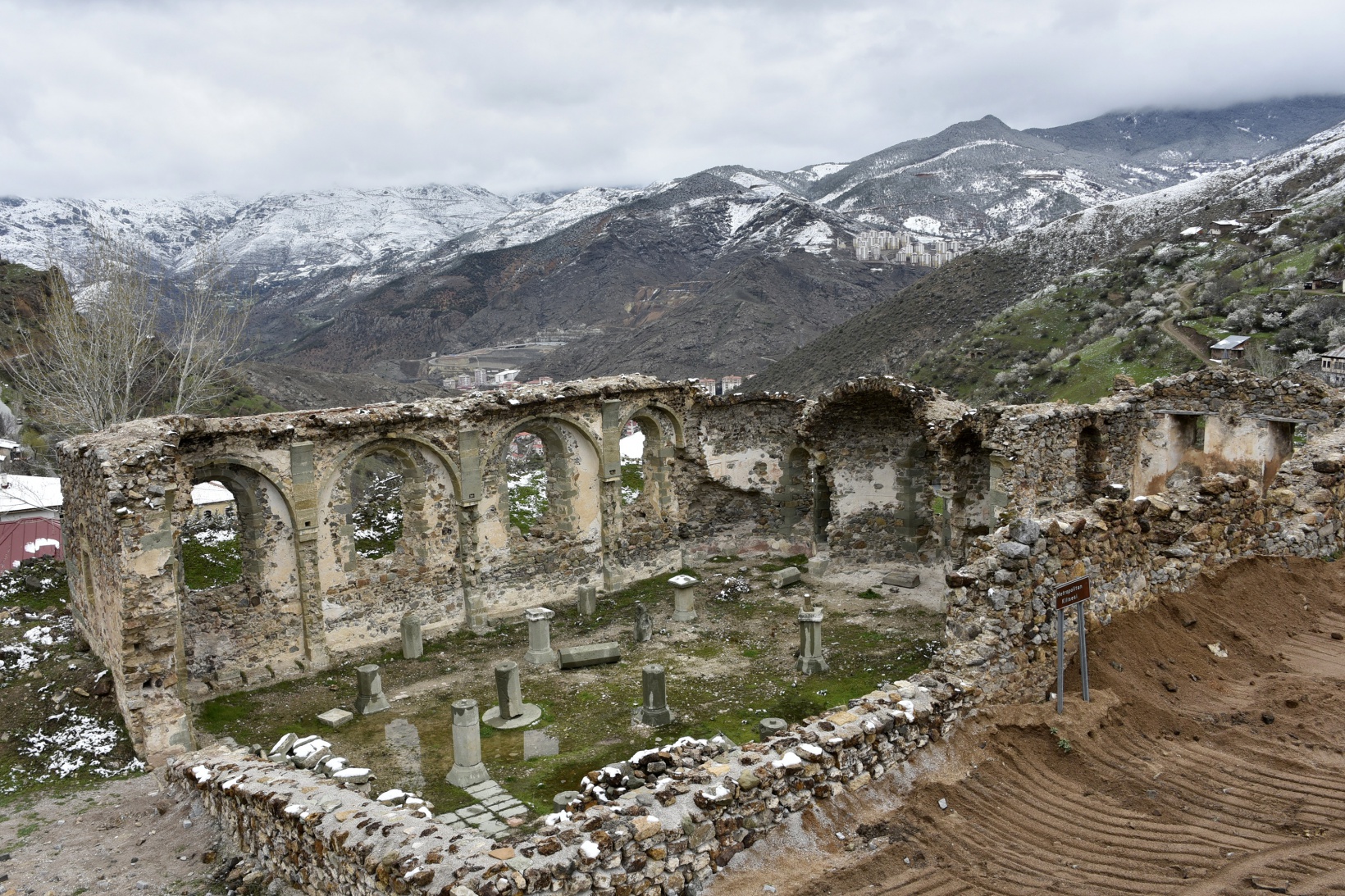 Gümüşhane’de kar yağışı zirai don tehlikesini de beraberinde getirdi 16
