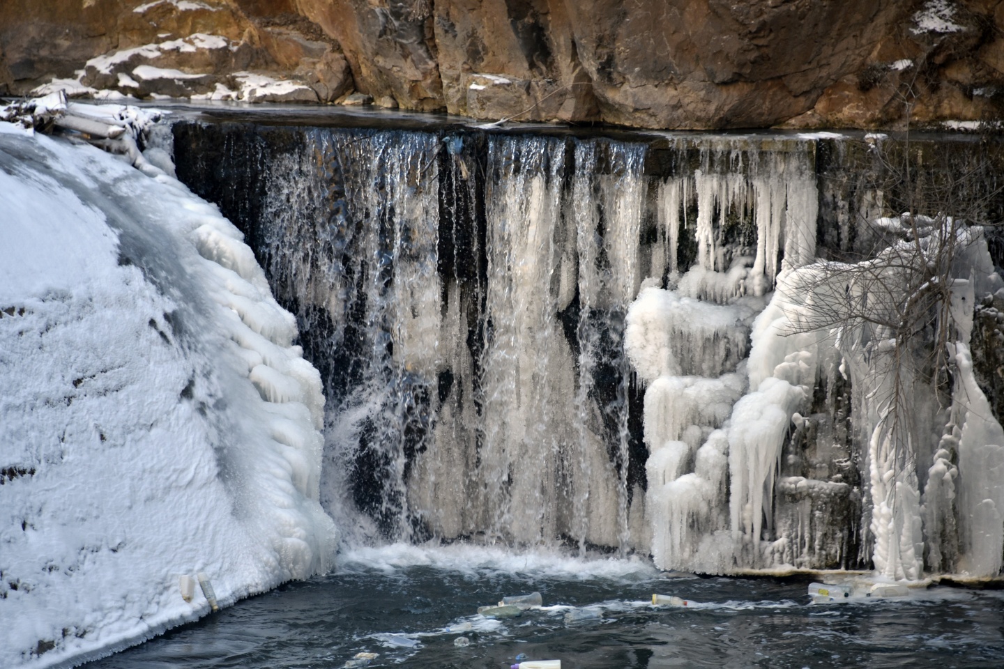 Türkiye’nin en hızlı akan çaylarından Harşit Çayı dondu 24