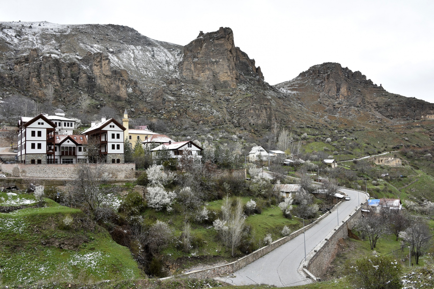 Gümüşhane’de kar yağışı zirai don tehlikesini de beraberinde getirdi 22
