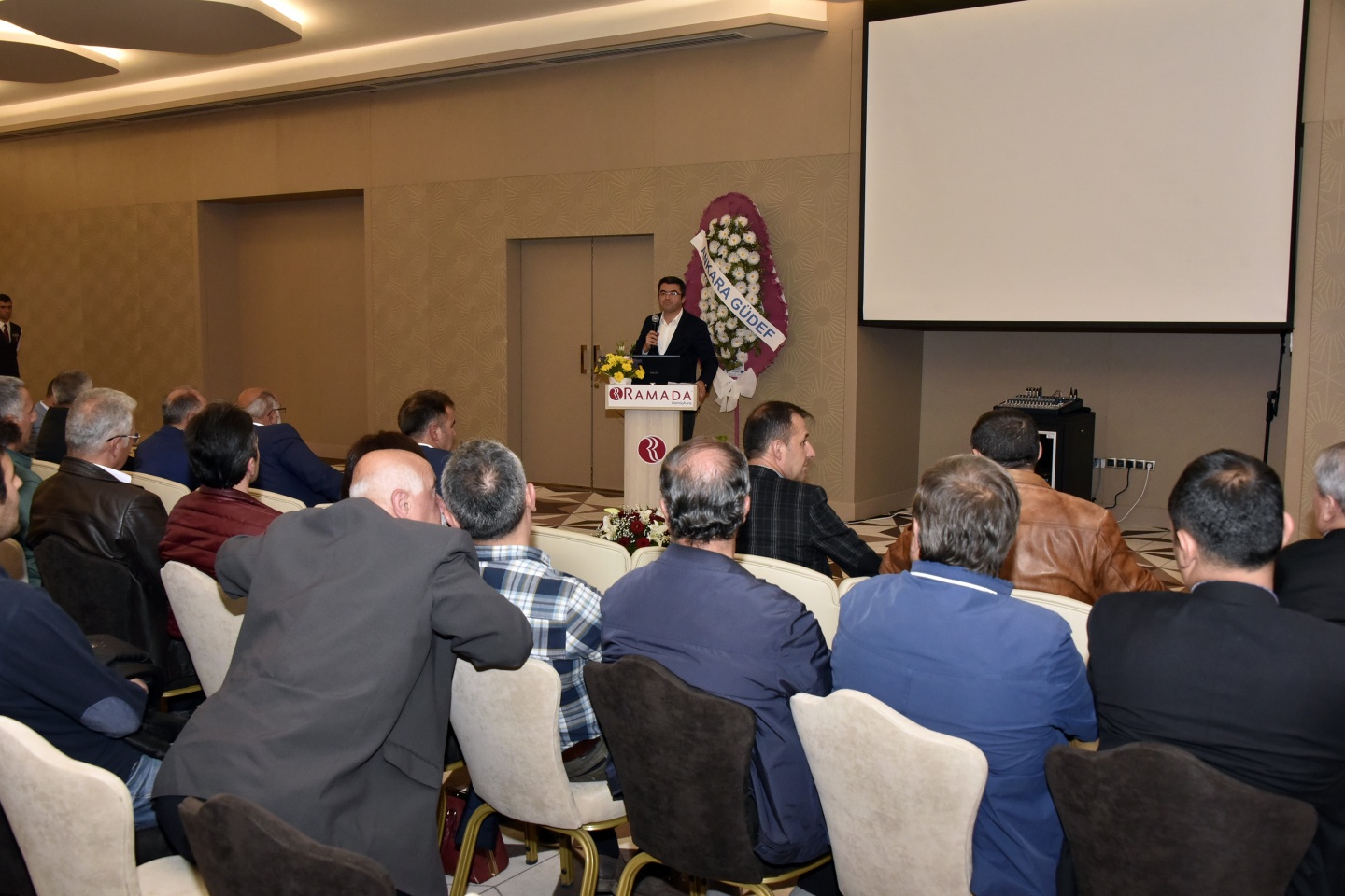 Gümüşhane’de voleybolun geleceği masaya yatırıldı 20