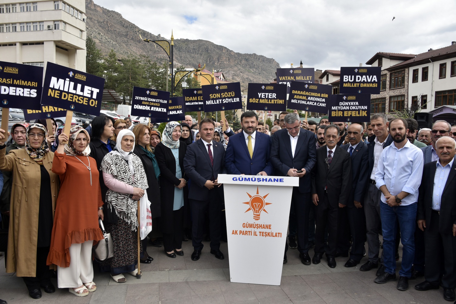 Menderes ve arkadaşları idam edildikleri gün ve saatte Gümüşhane’de anıldı 6