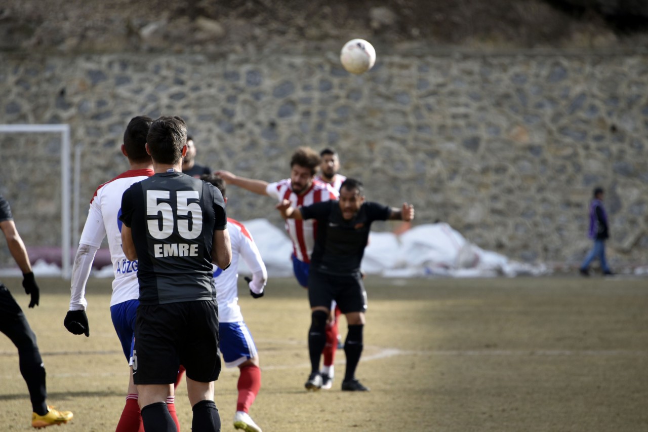 Gümüş iyi başlamadı: 2-4 3