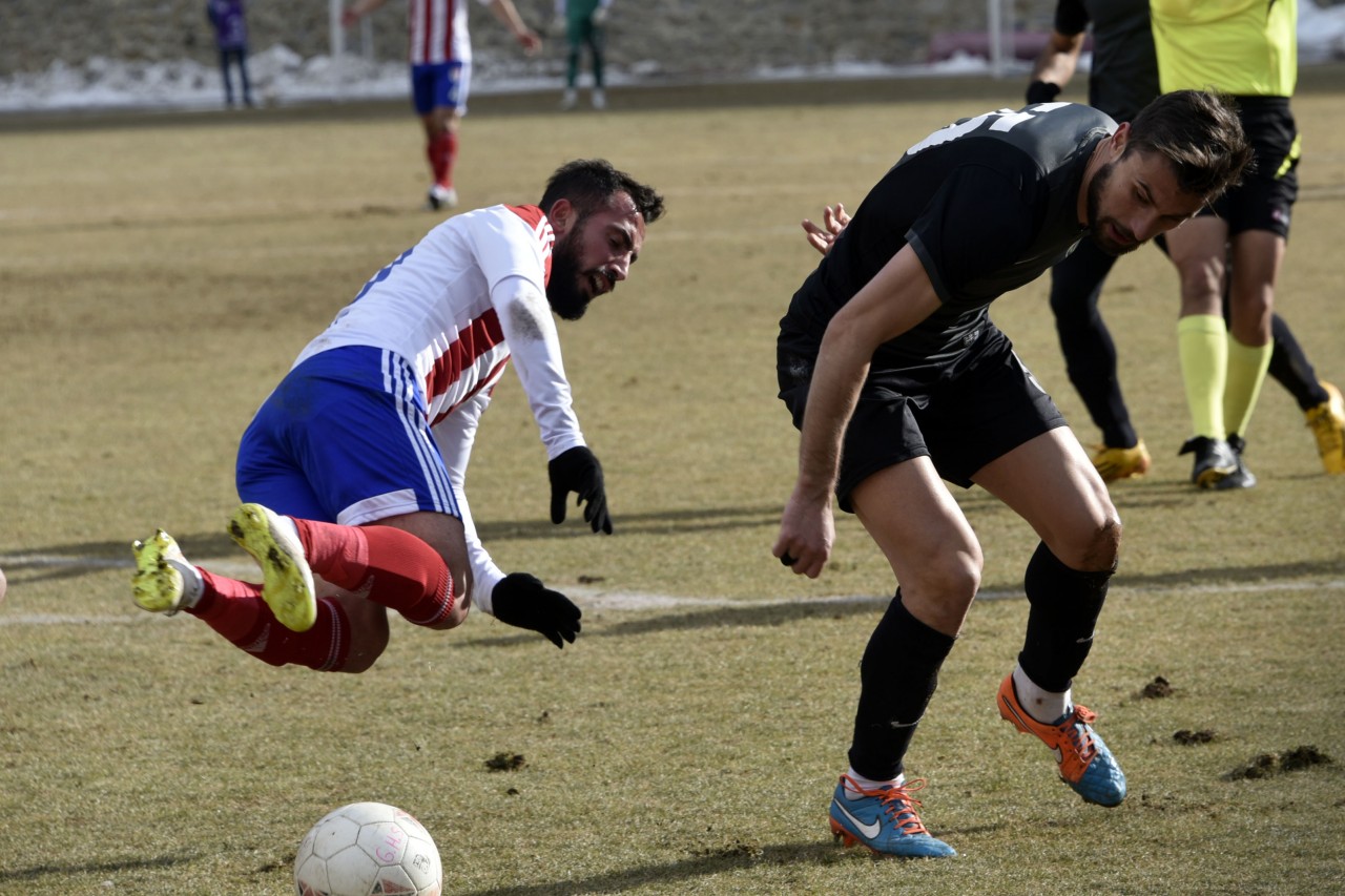 Gümüş iyi başlamadı: 2-4 6