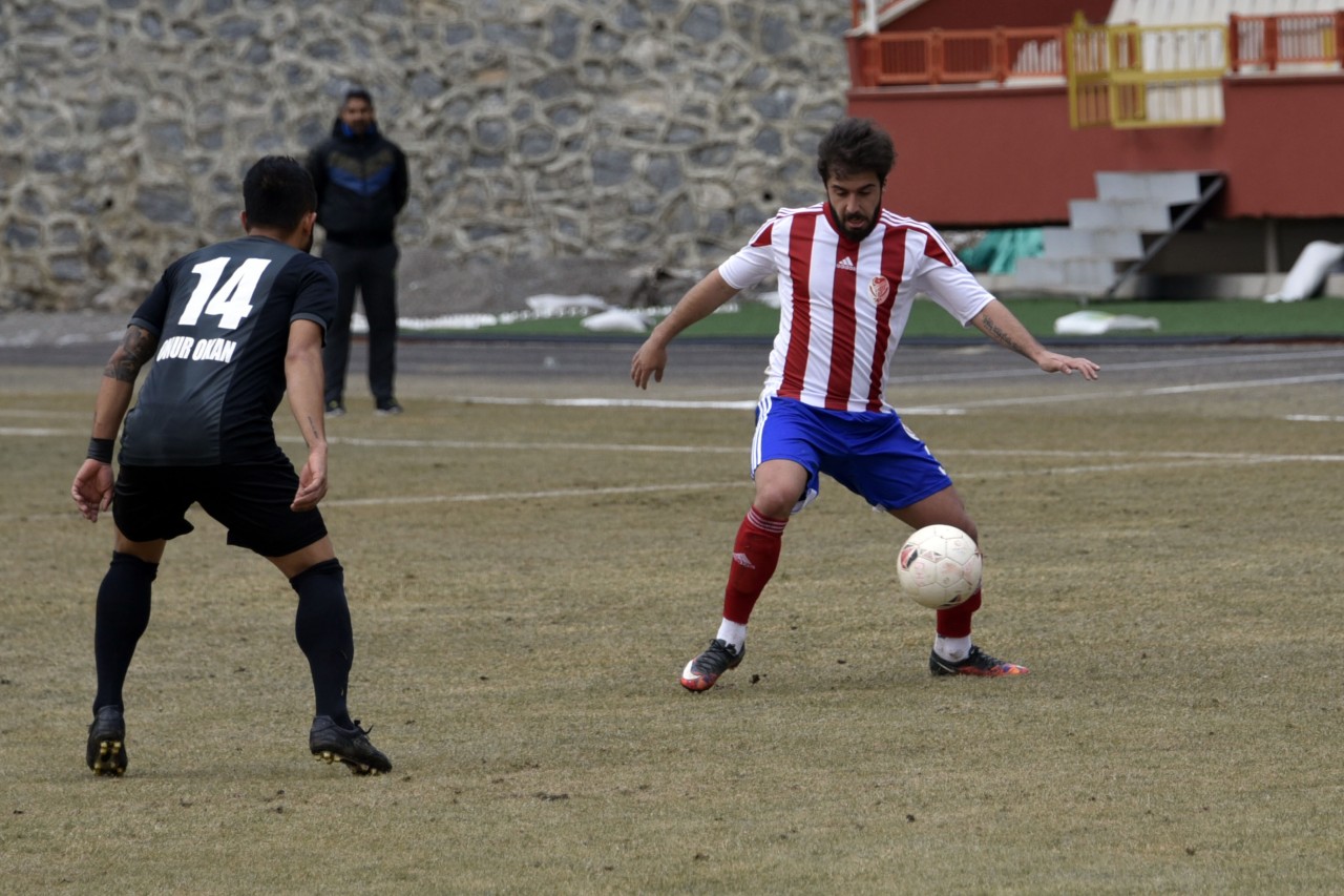 Gümüş iyi başlamadı: 2-4 7