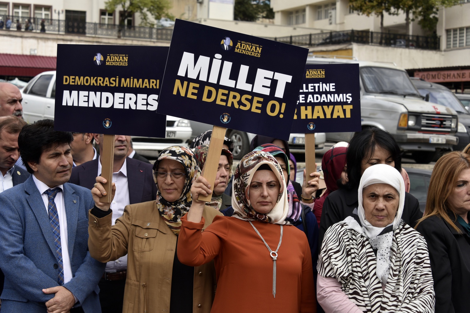 Menderes ve arkadaşları idam edildikleri gün ve saatte Gümüşhane’de anıldı 11