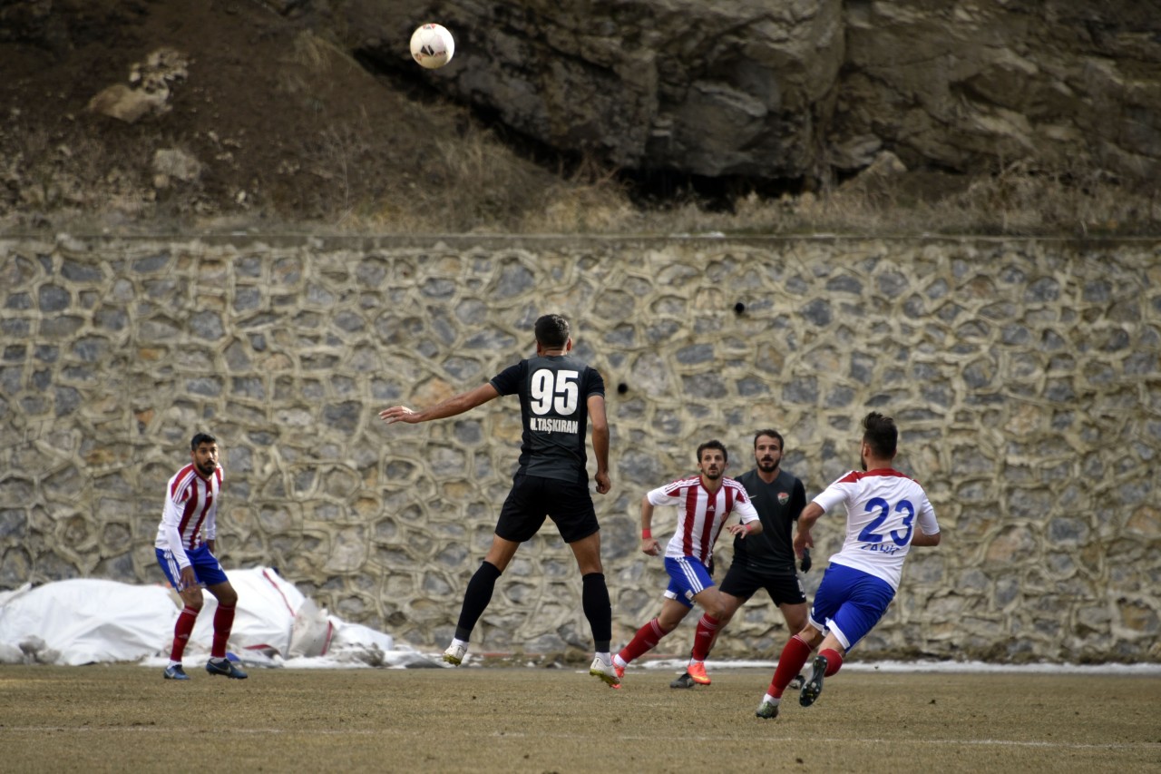 Gümüş iyi başlamadı: 2-4 10