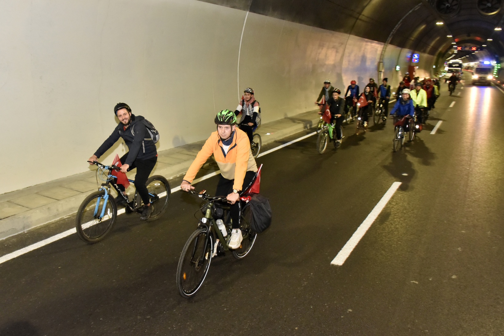 Gümüşhane’de 29 bisikletçi Cumhuriyetin 100. yılında Zigana Tüneli’ni bisikletle geçti 28