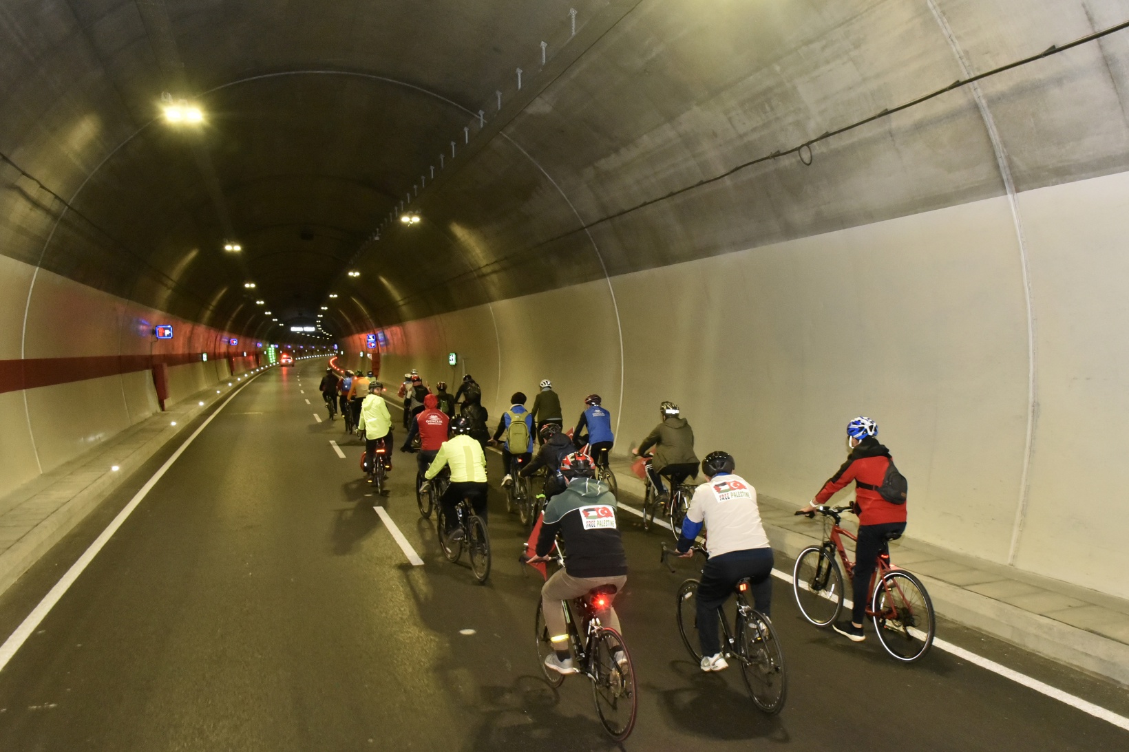 Gümüşhane’de 29 bisikletçi Cumhuriyetin 100. yılında Zigana Tüneli’ni bisikletle geçti 27