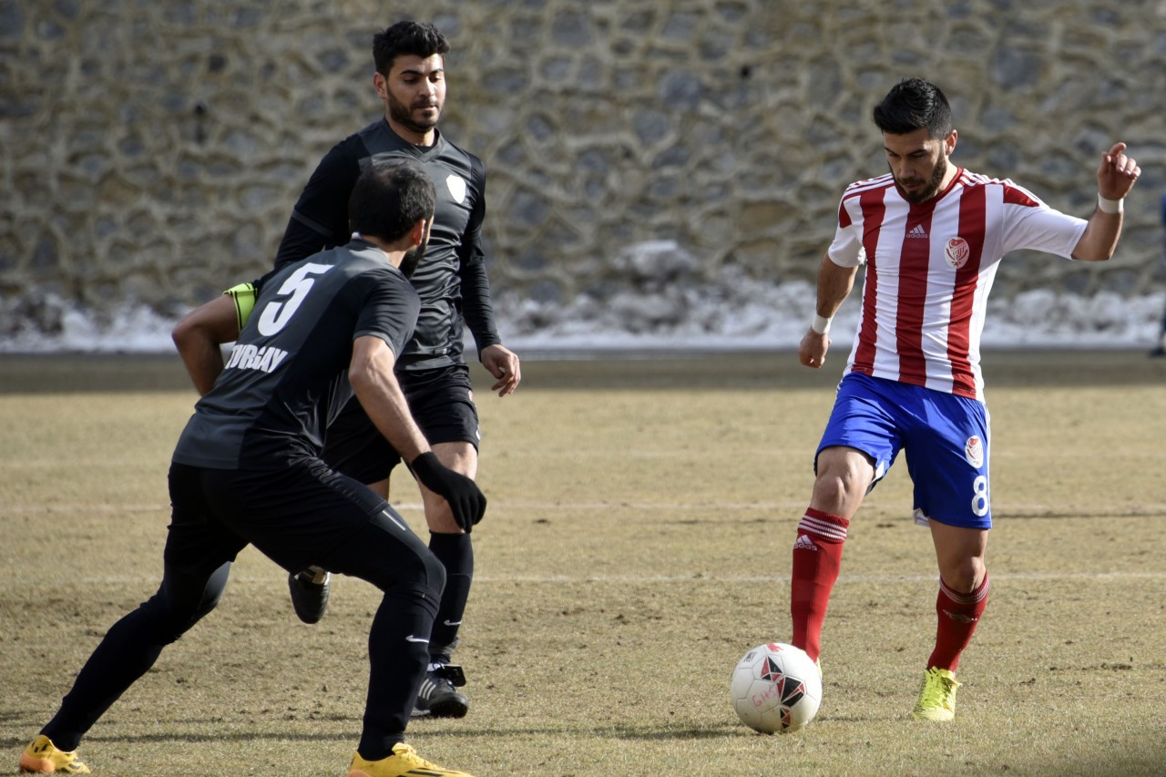 Gümüş iyi başlamadı: 2-4 14