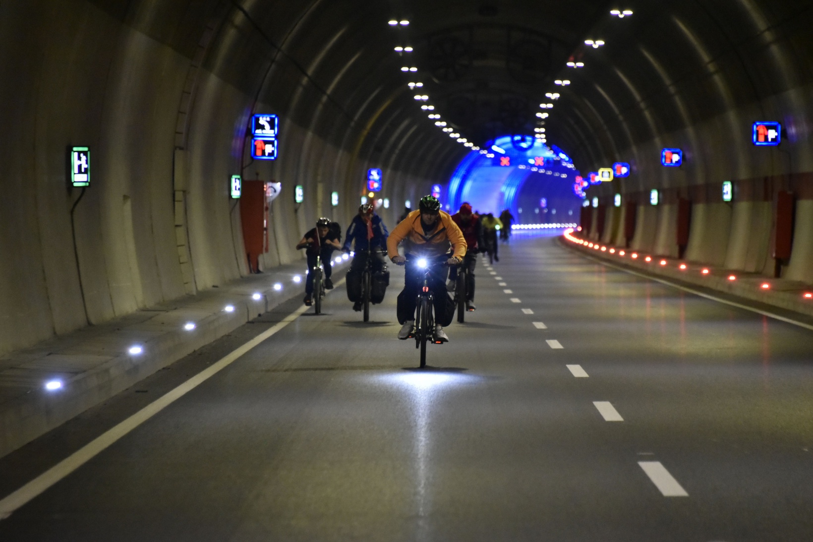 Gümüşhane’de 29 bisikletçi Cumhuriyetin 100. yılında Zigana Tüneli’ni bisikletle geçti 3