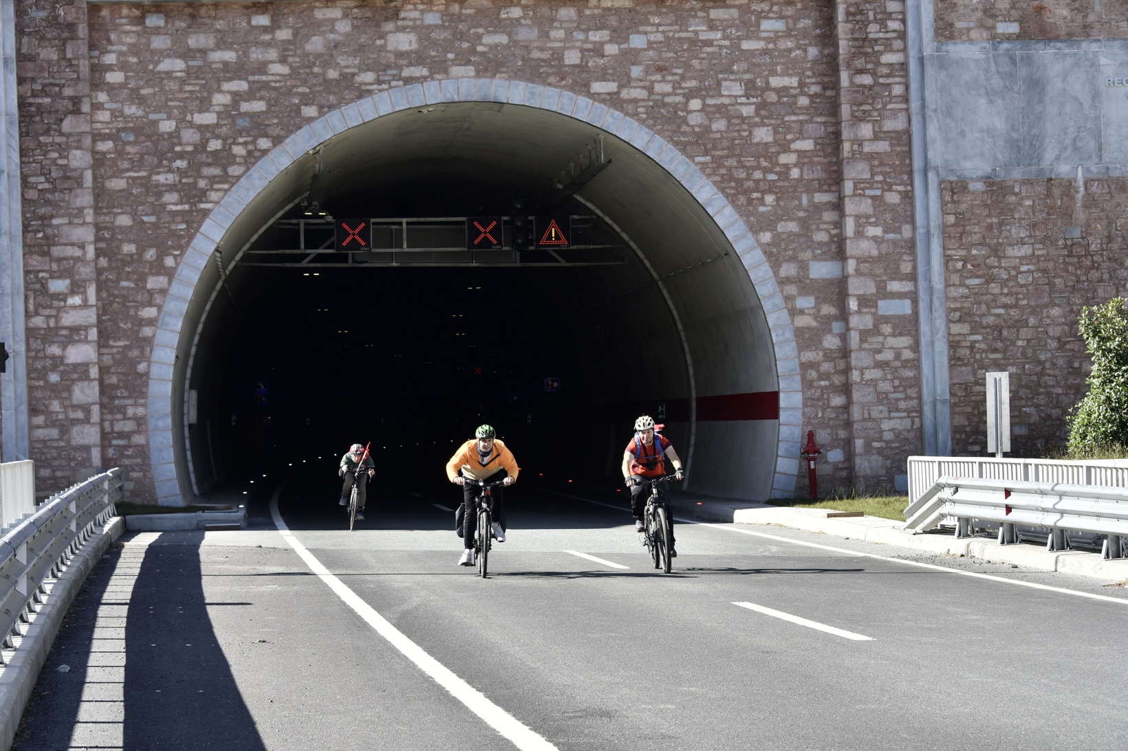 Gümüşhane’de 29 bisikletçi Cumhuriyetin 100. yılında Zigana Tüneli’ni bisikletle geçti 7