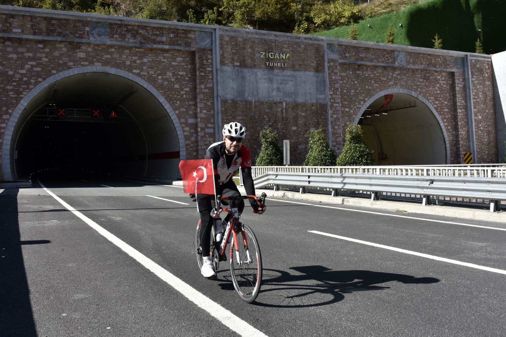 Gümüşhane’de 29 bisikletçi Cumhuriyetin 100. yılında Zigana Tüneli’ni bisikletle geçti 9