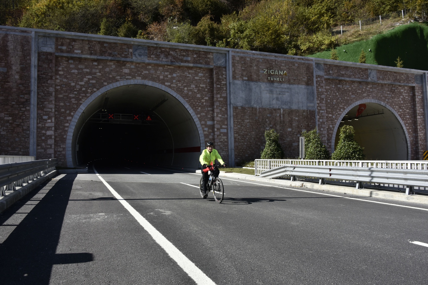 Gümüşhane’de 29 bisikletçi Cumhuriyetin 100. yılında Zigana Tüneli’ni bisikletle geçti 12