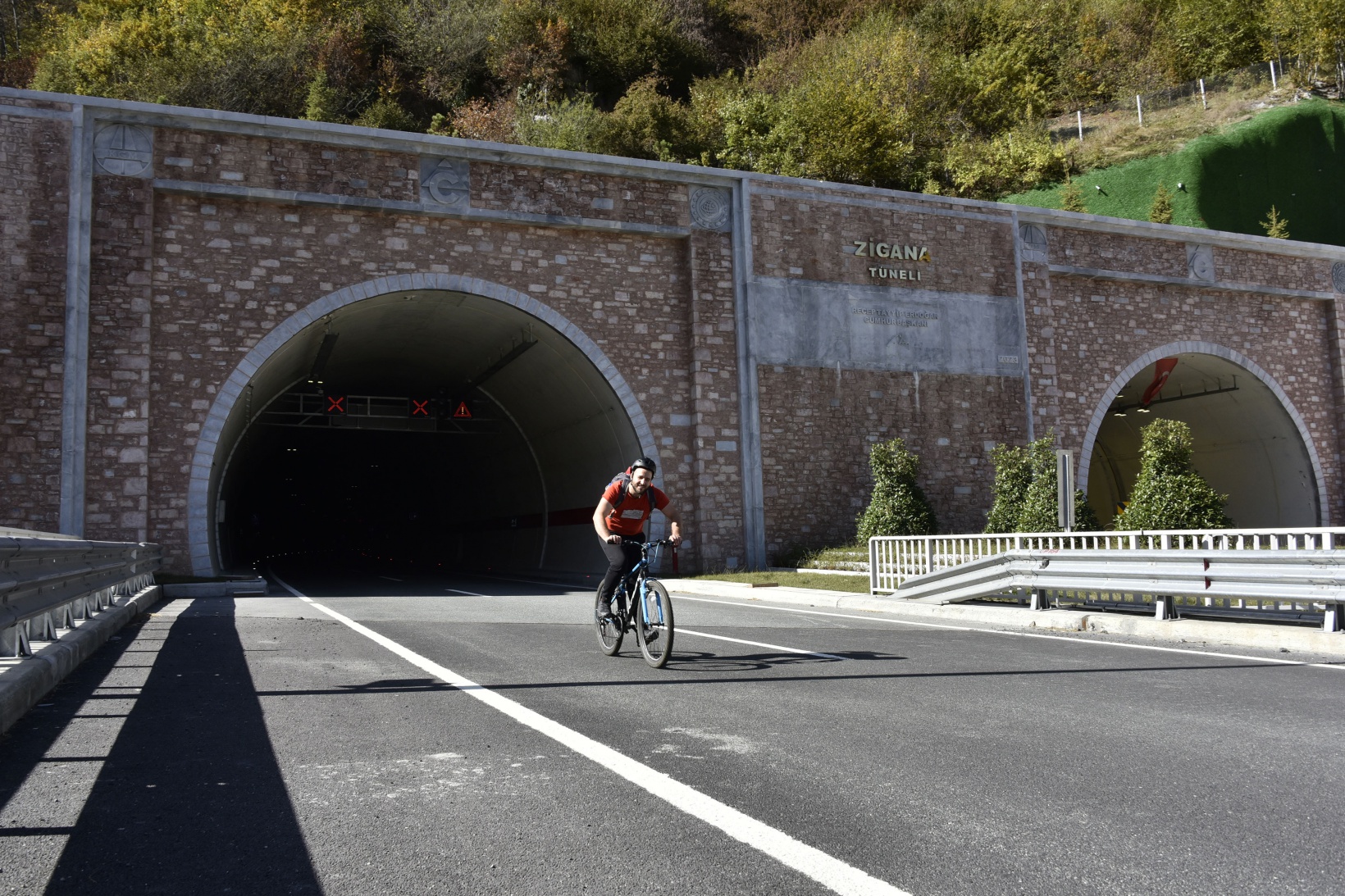 Gümüşhane’de 29 bisikletçi Cumhuriyetin 100. yılında Zigana Tüneli’ni bisikletle geçti 15