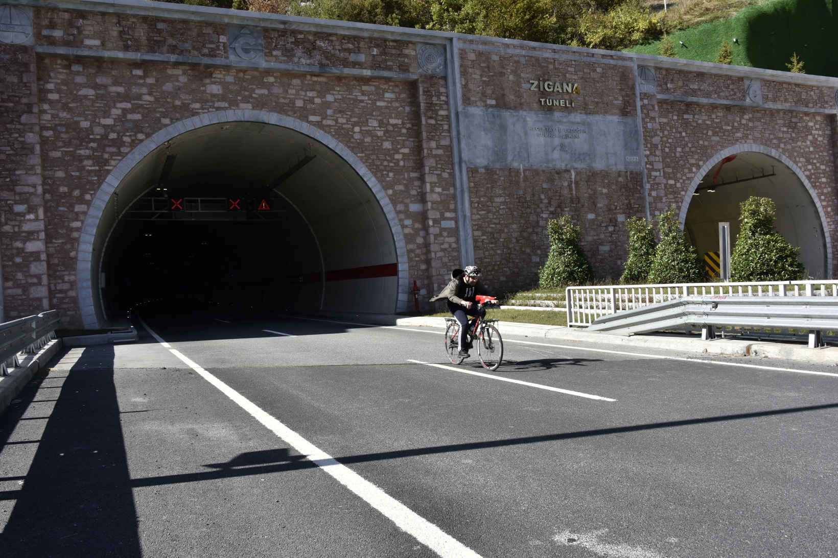 Gümüşhane’de 29 bisikletçi Cumhuriyetin 100. yılında Zigana Tüneli’ni bisikletle geçti 14