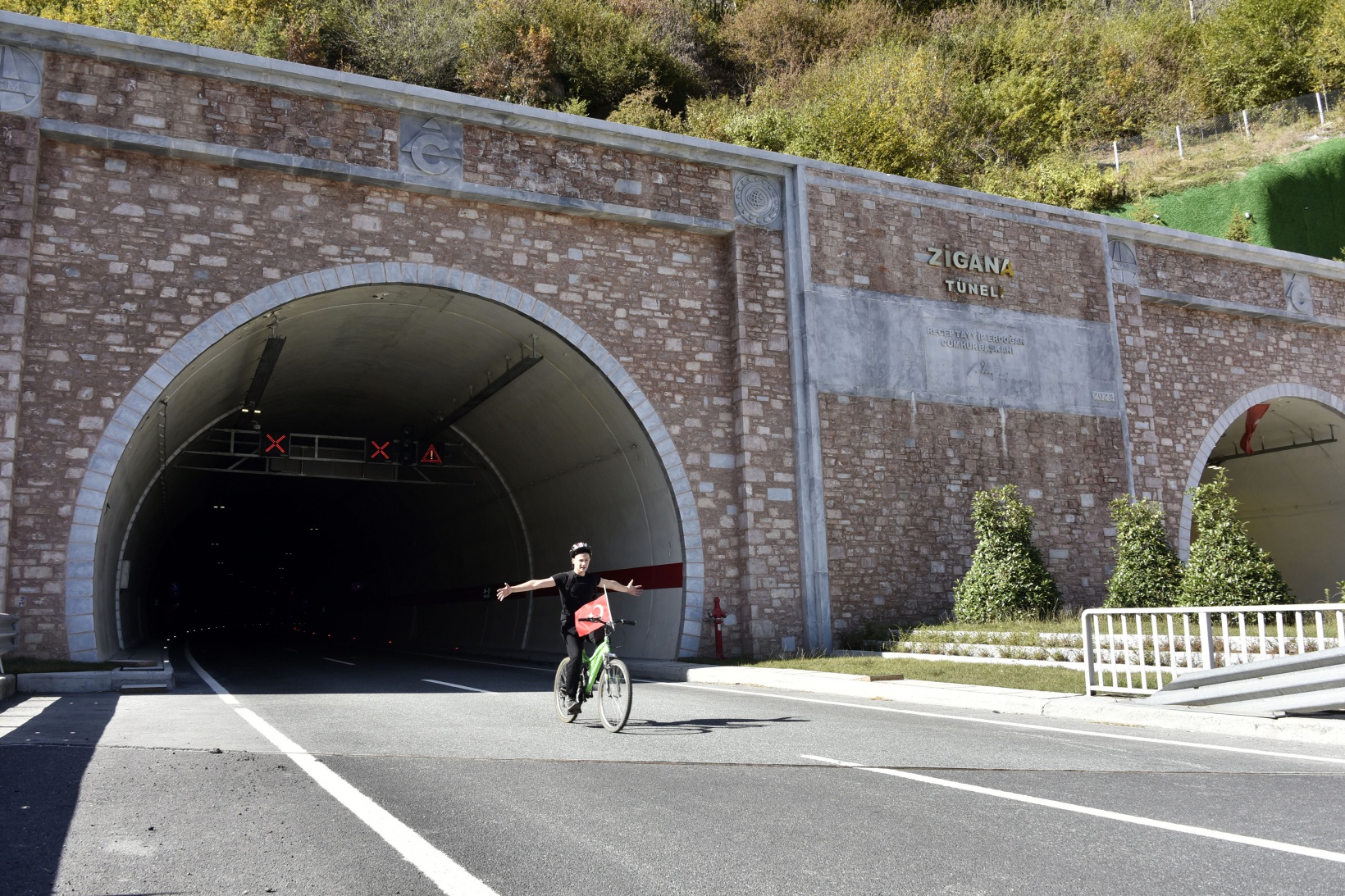 Gümüşhane’de 29 bisikletçi Cumhuriyetin 100. yılında Zigana Tüneli’ni bisikletle geçti 24