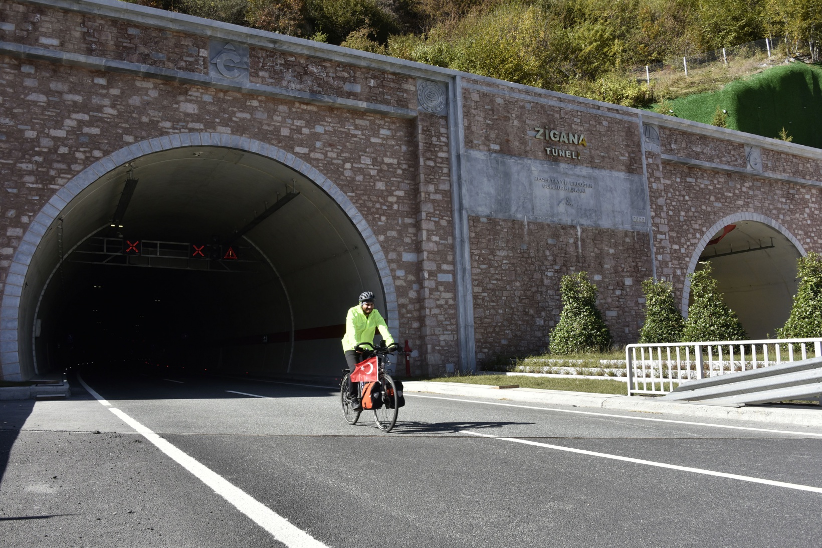 Gümüşhane’de 29 bisikletçi Cumhuriyetin 100. yılında Zigana Tüneli’ni bisikletle geçti 18