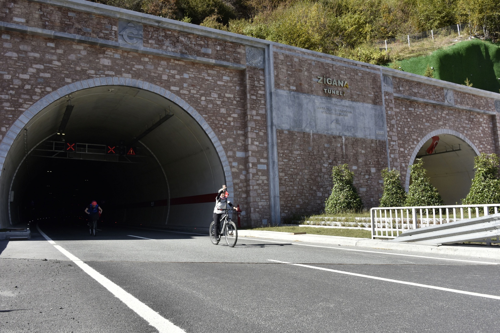Gümüşhane’de 29 bisikletçi Cumhuriyetin 100. yılında Zigana Tüneli’ni bisikletle geçti 20