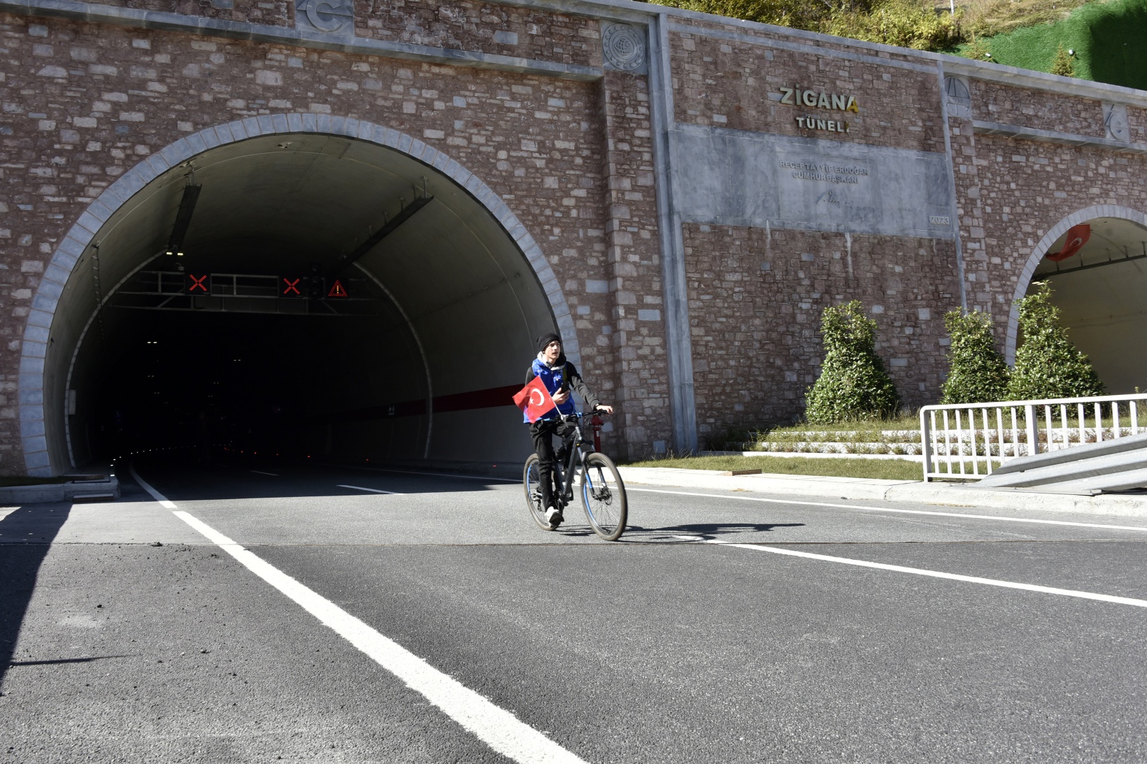 Gümüşhane’de 29 bisikletçi Cumhuriyetin 100. yılında Zigana Tüneli’ni bisikletle geçti 46