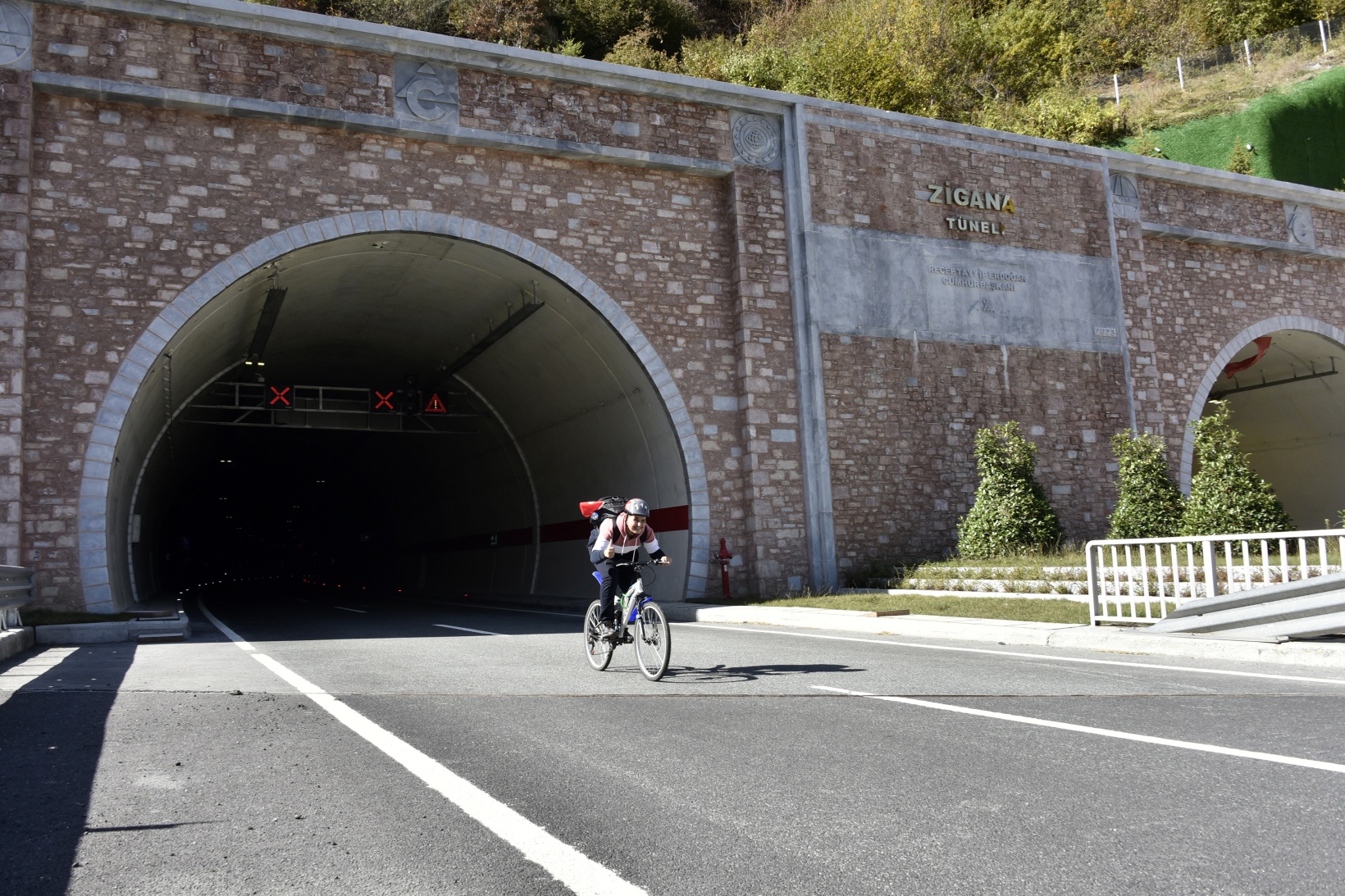 Gümüşhane’de 29 bisikletçi Cumhuriyetin 100. yılında Zigana Tüneli’ni bisikletle geçti 43
