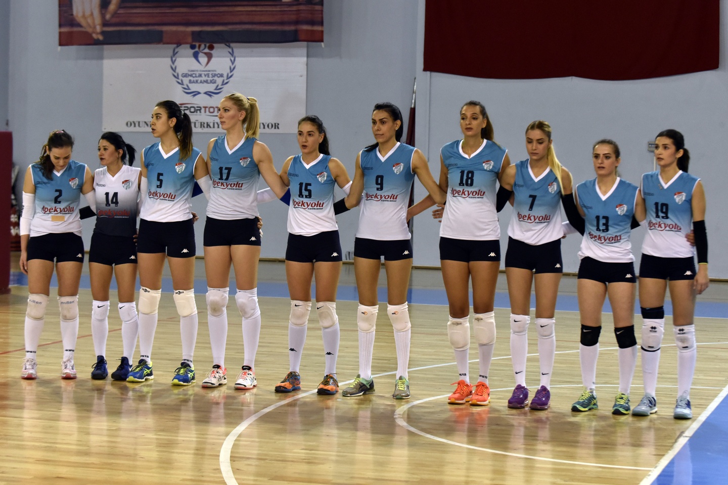 Gümüş Kızlar'dan süper galibiyet: 3-1 10