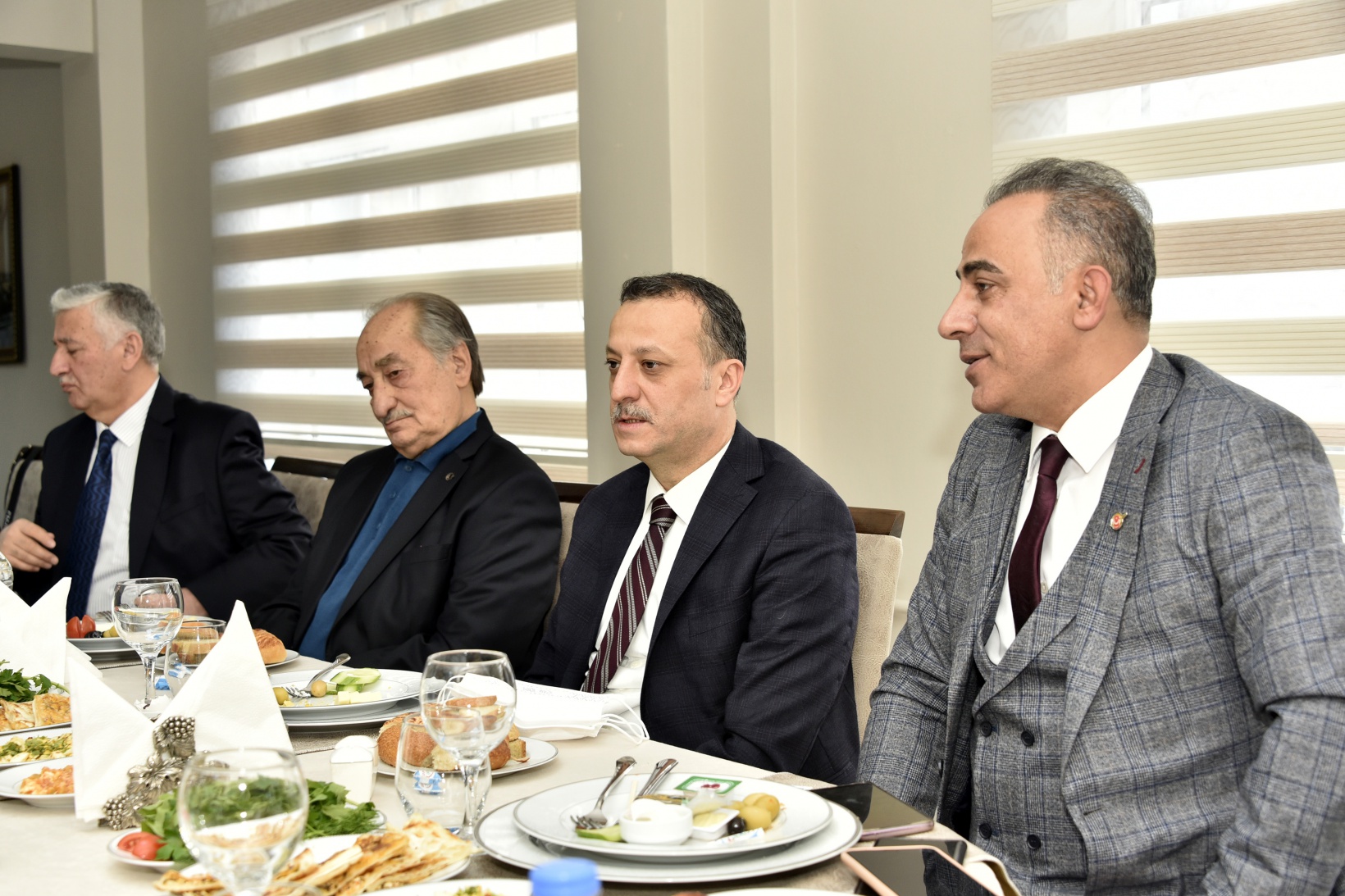 Vali Taşbilek gazetecilerle buluştu 1