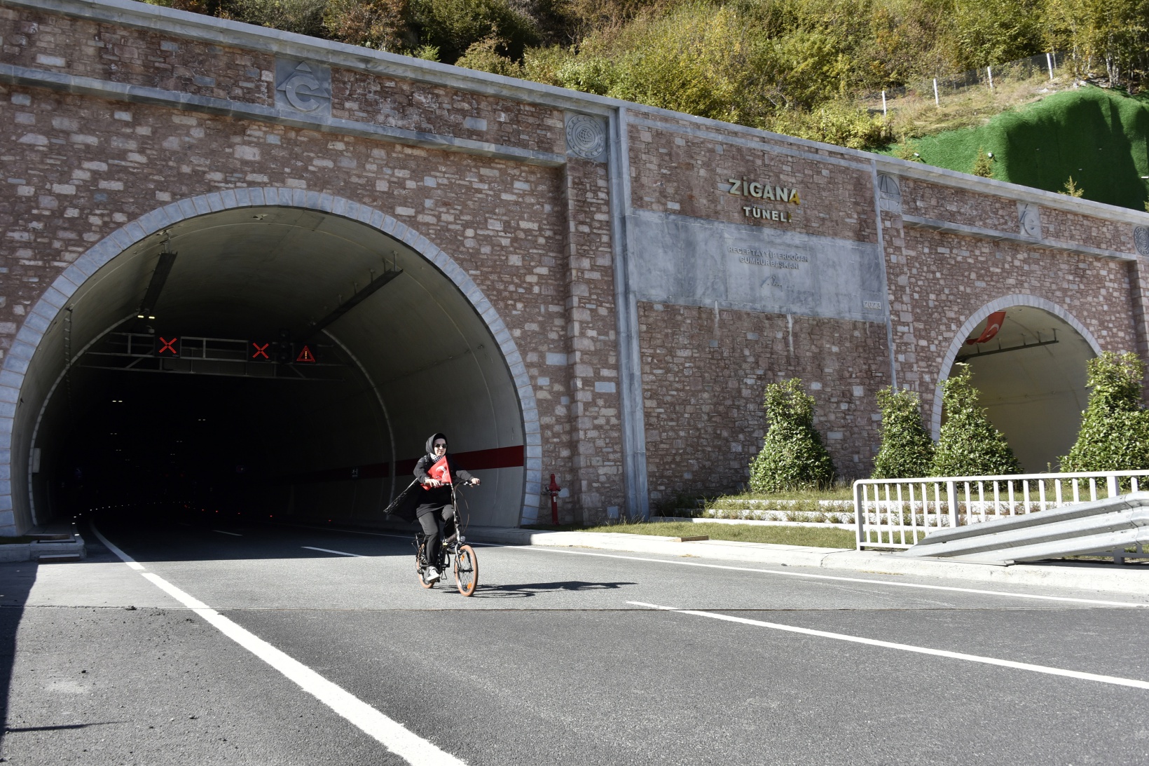 Gümüşhane’de 29 bisikletçi Cumhuriyetin 100. yılında Zigana Tüneli’ni bisikletle geçti 47