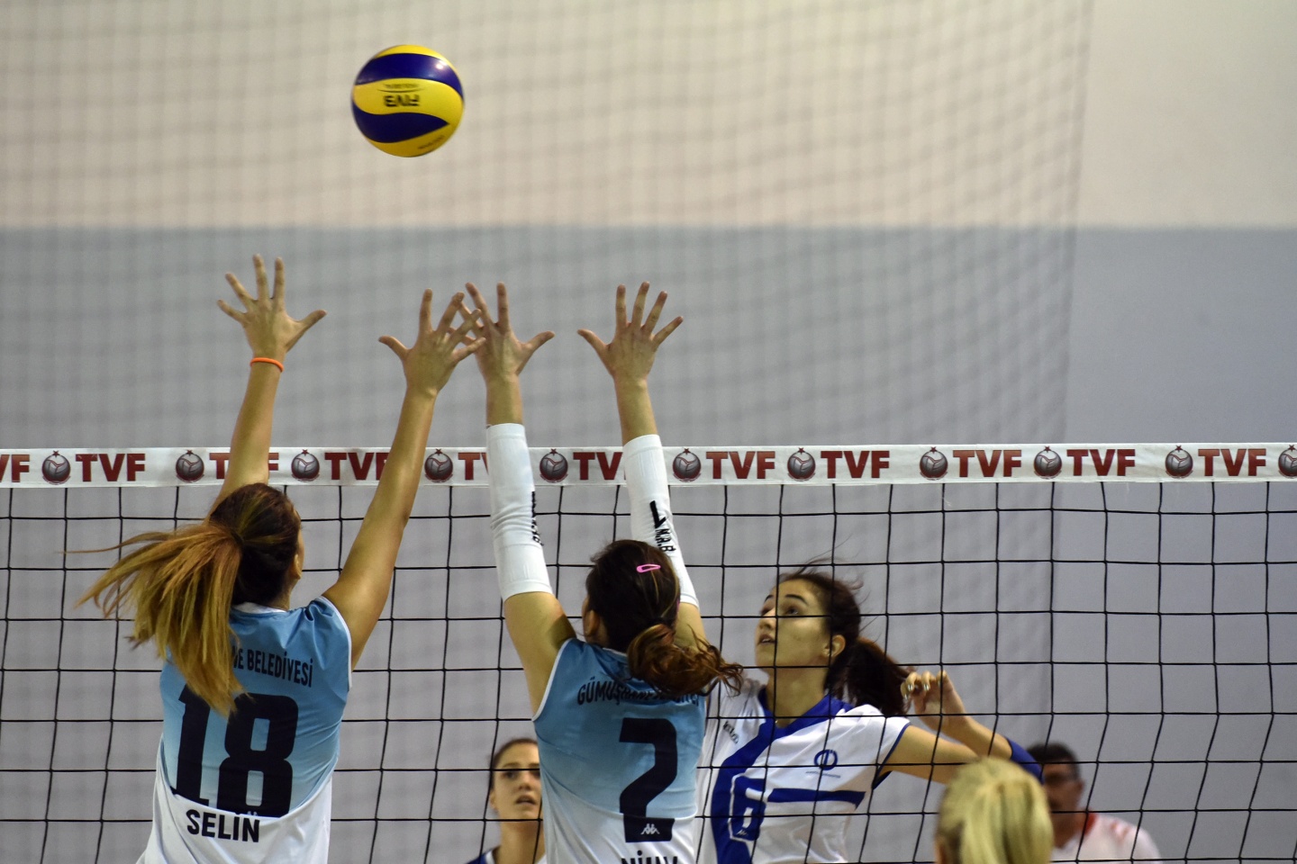 Gümüş Kızlar'dan süper galibiyet: 3-1 4