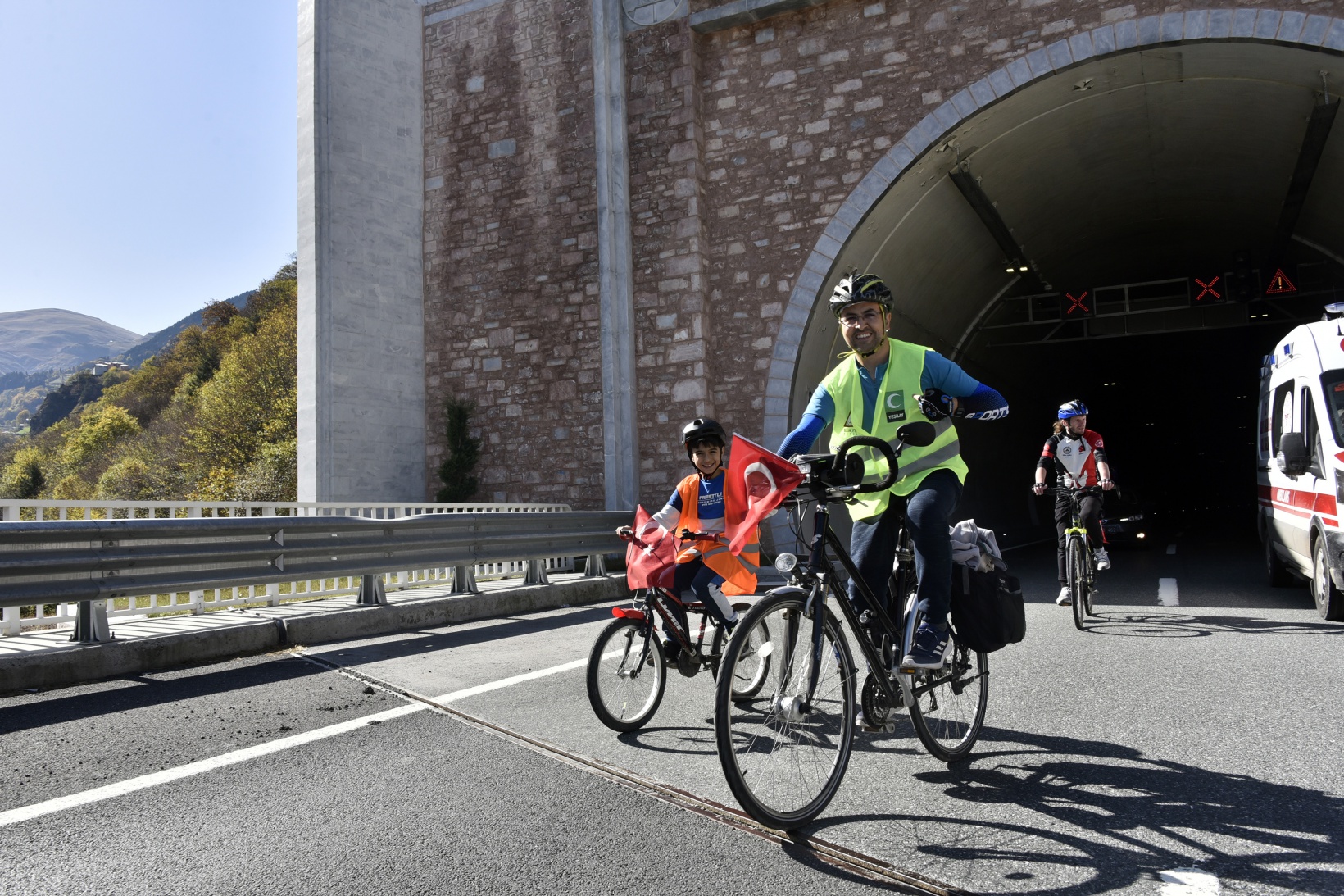Gümüşhane’de 29 bisikletçi Cumhuriyetin 100. yılında Zigana Tüneli’ni bisikletle geçti 42
