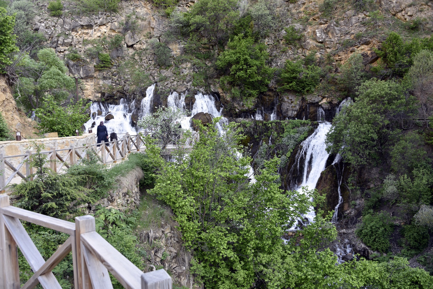 Gümüşhane’de 40 gözeli şelale büyülüyor 40