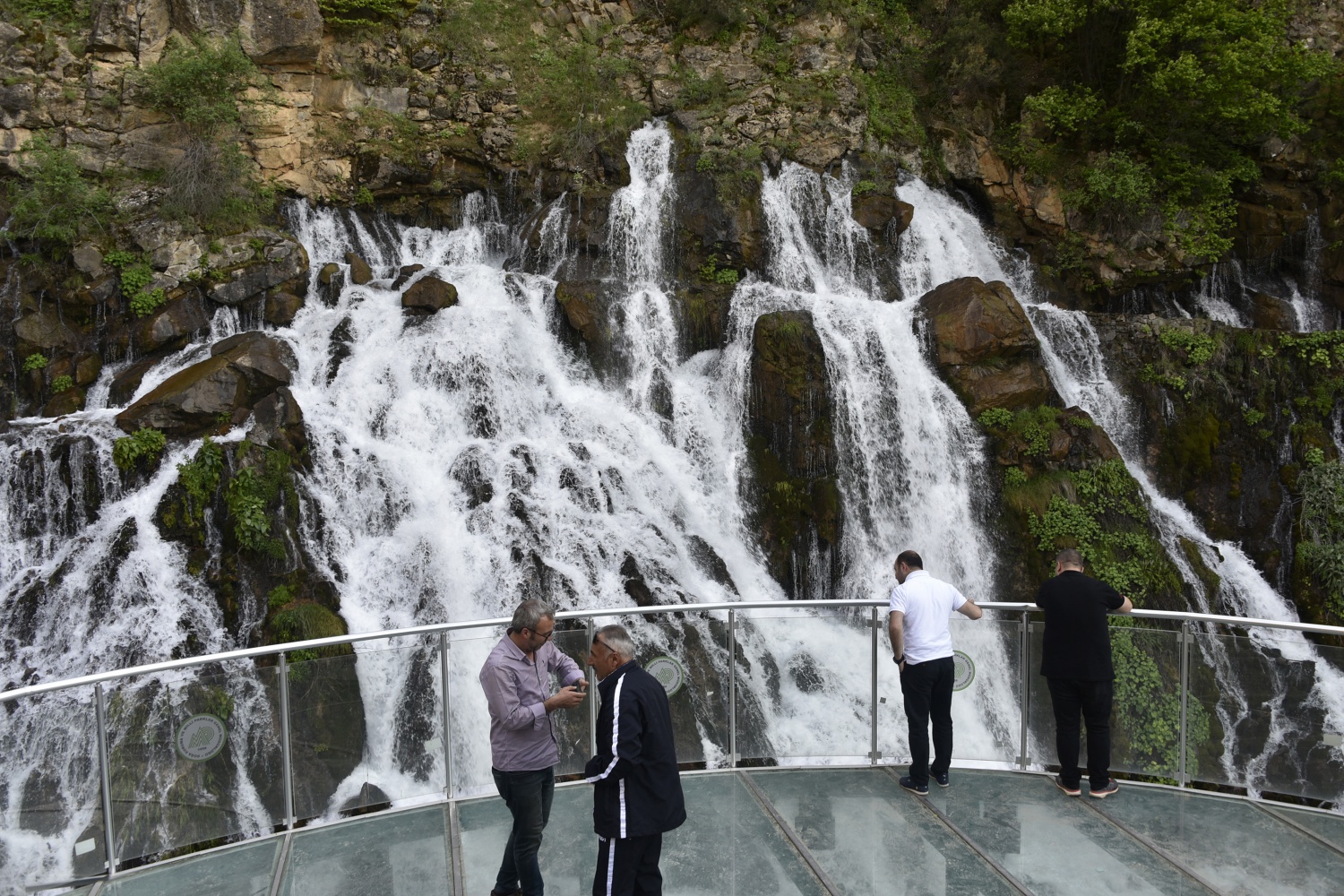 Gümüşhane’de 40 gözeli şelale büyülüyor 32