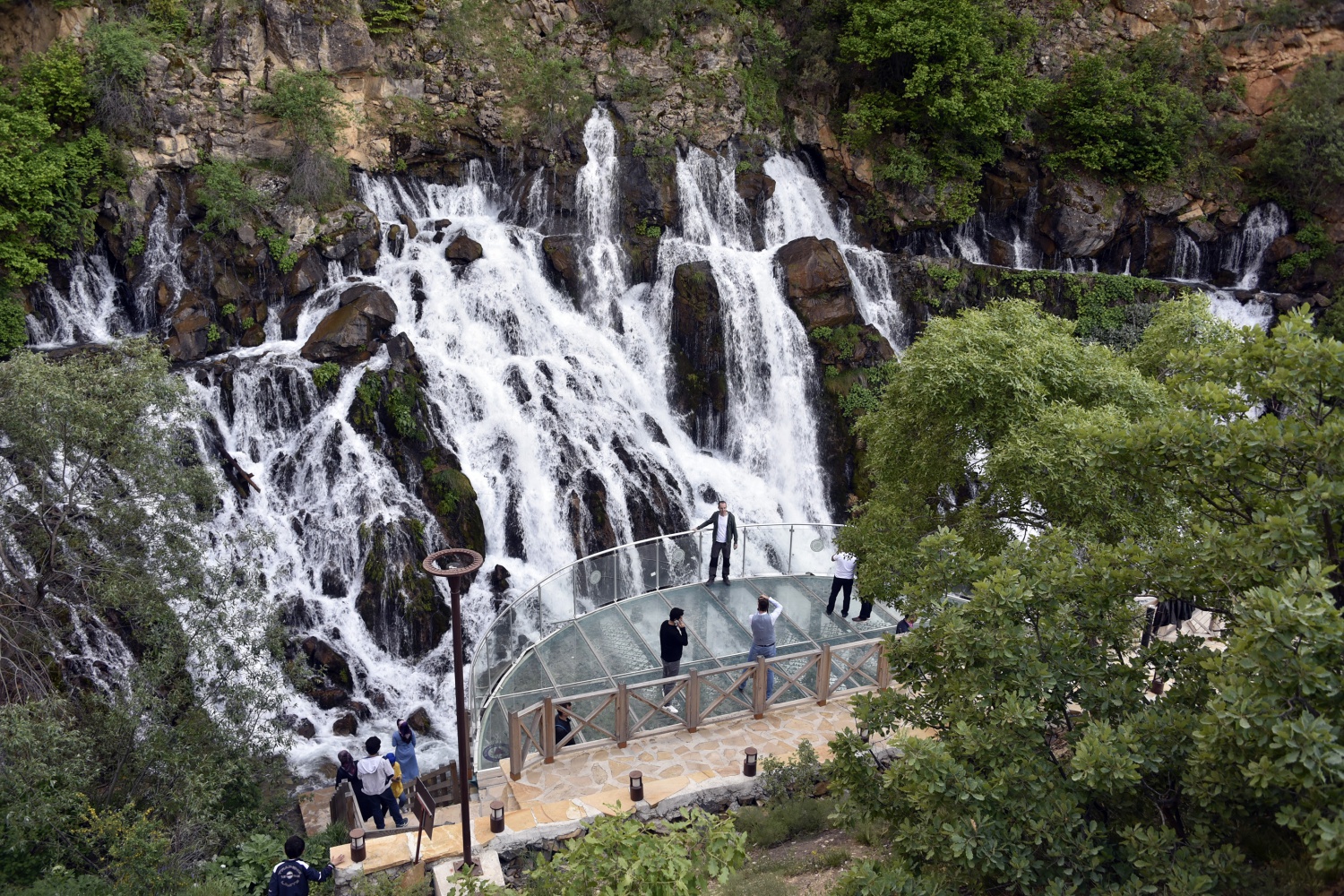 Gümüşhane’de 40 gözeli şelale büyülüyor 39