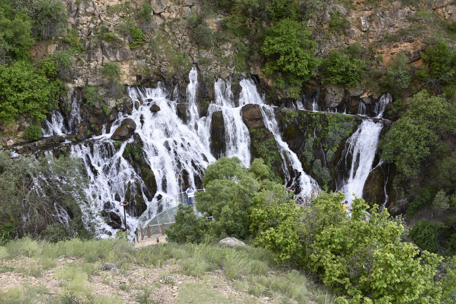 Gümüşhane’de 40 gözeli şelale büyülüyor 38