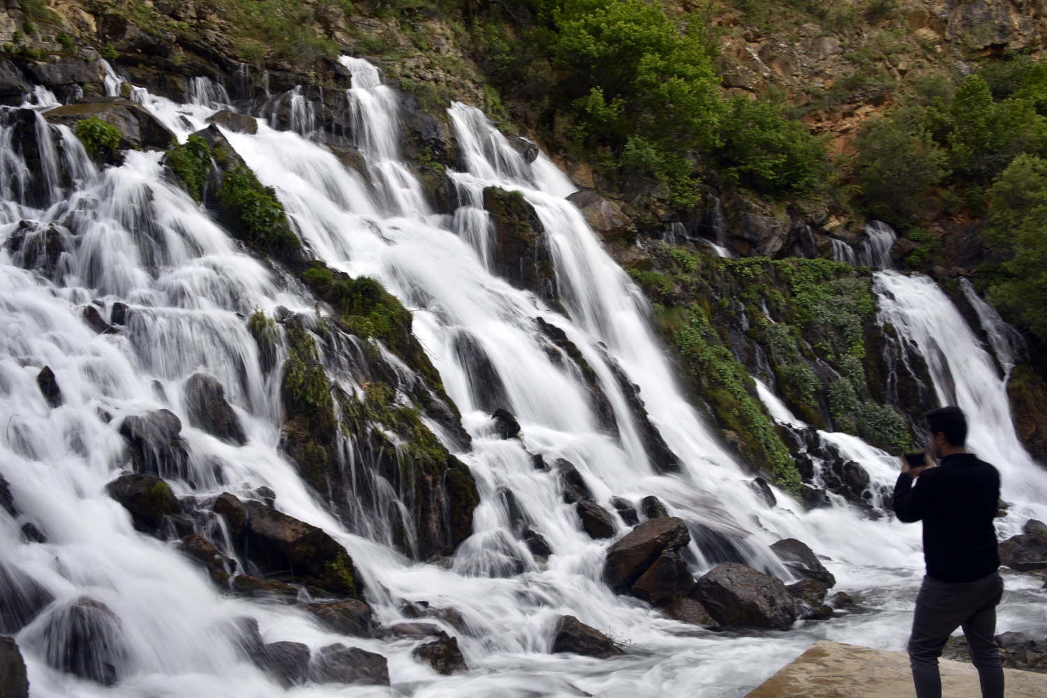 Gümüşhane’de 40 gözeli şelale büyülüyor 19