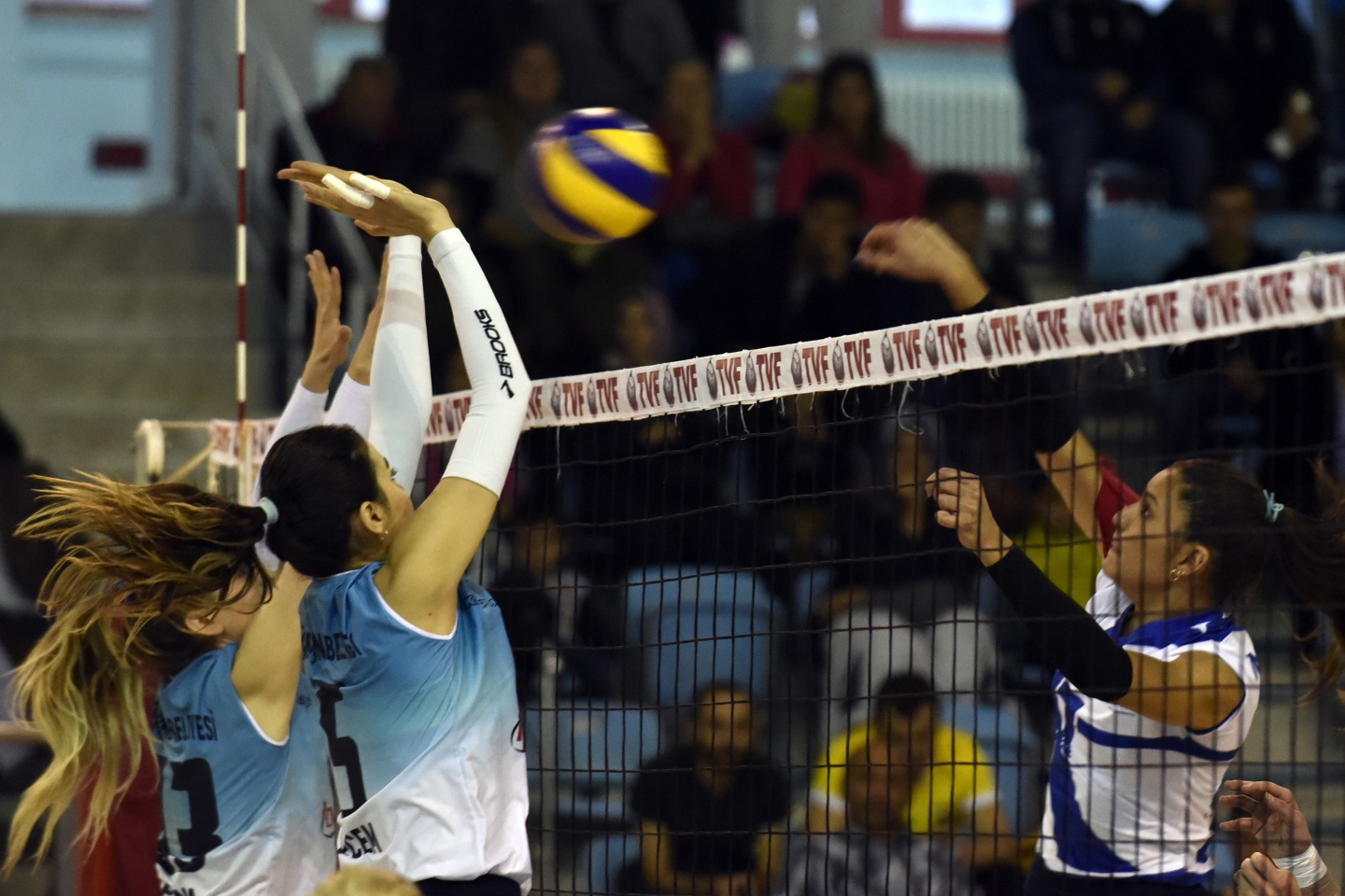 Gümüş Kızlar'dan süper galibiyet: 3-1 26