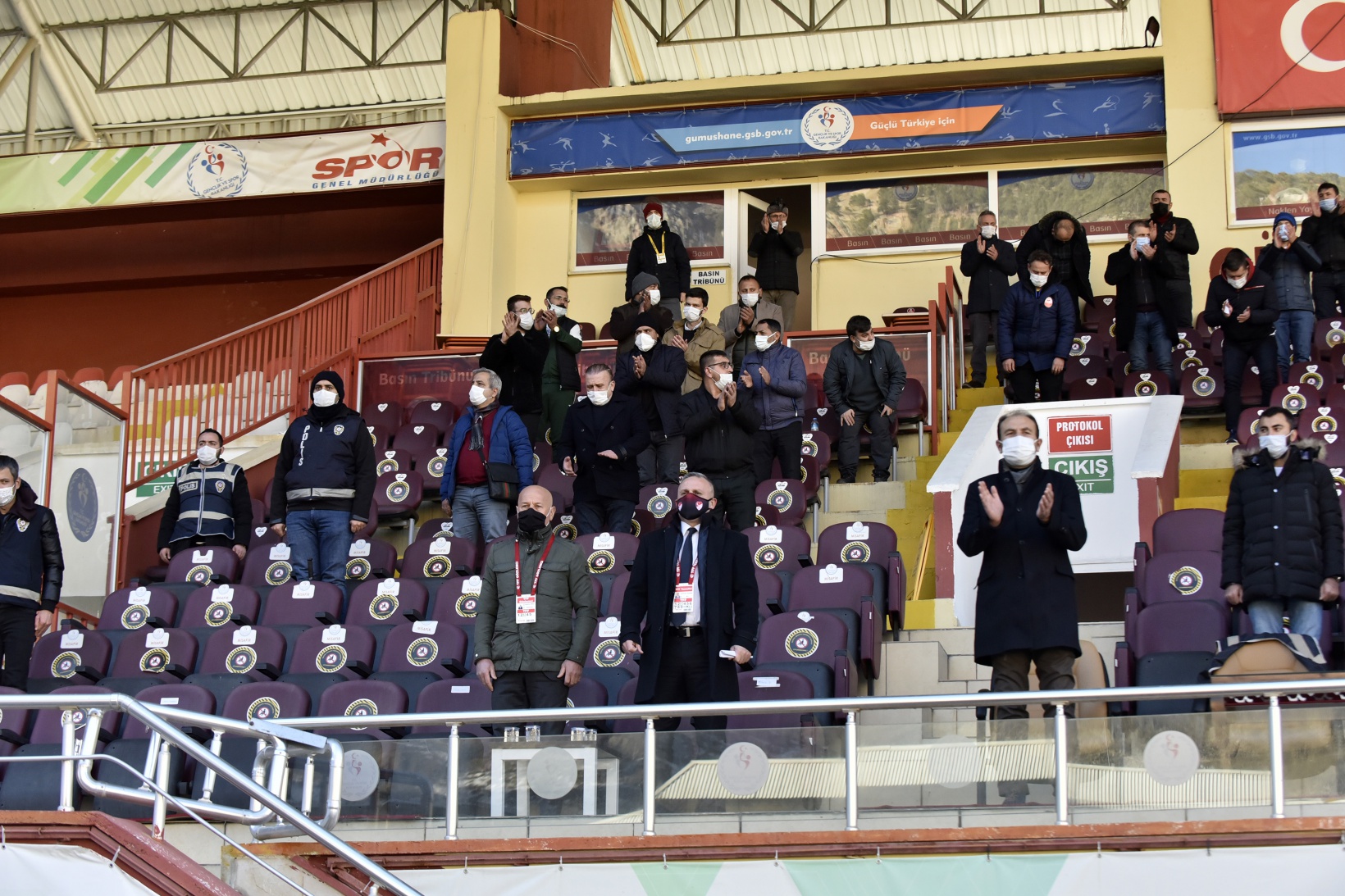 Gümüş kötü gidişe dur diyemiyor:2-3 14