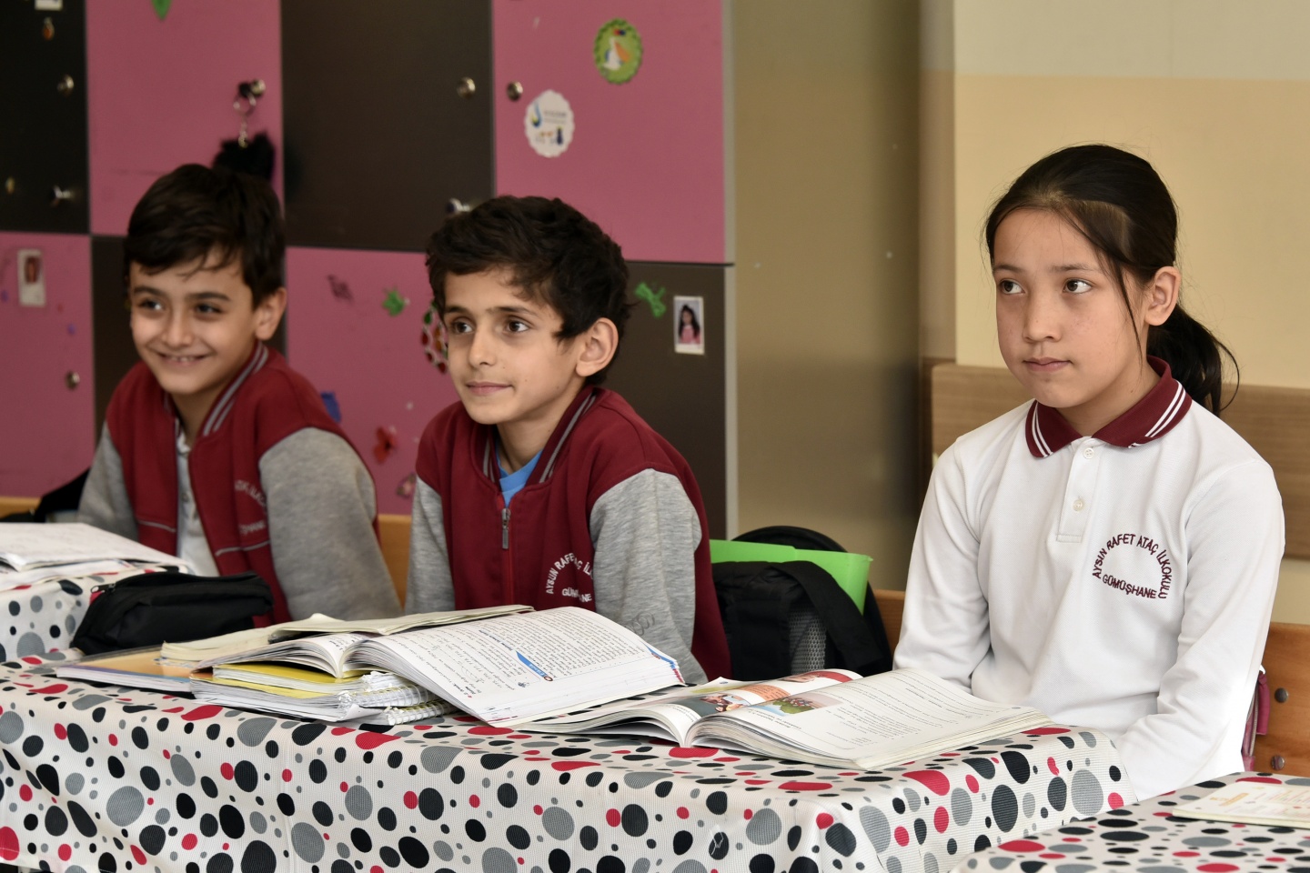 Vatanlarından binlerce kilometre uzakta karne aldılar 13