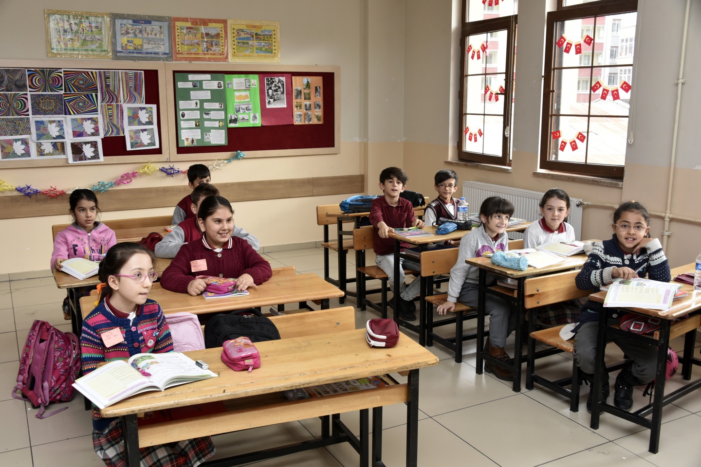 Vatanlarından binlerce kilometre uzakta karne aldılar 5