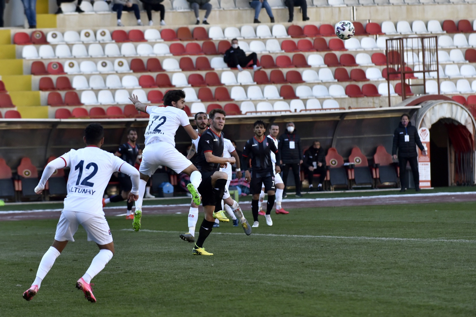 Gümüş kötü gidişe dur diyemiyor:2-3 33