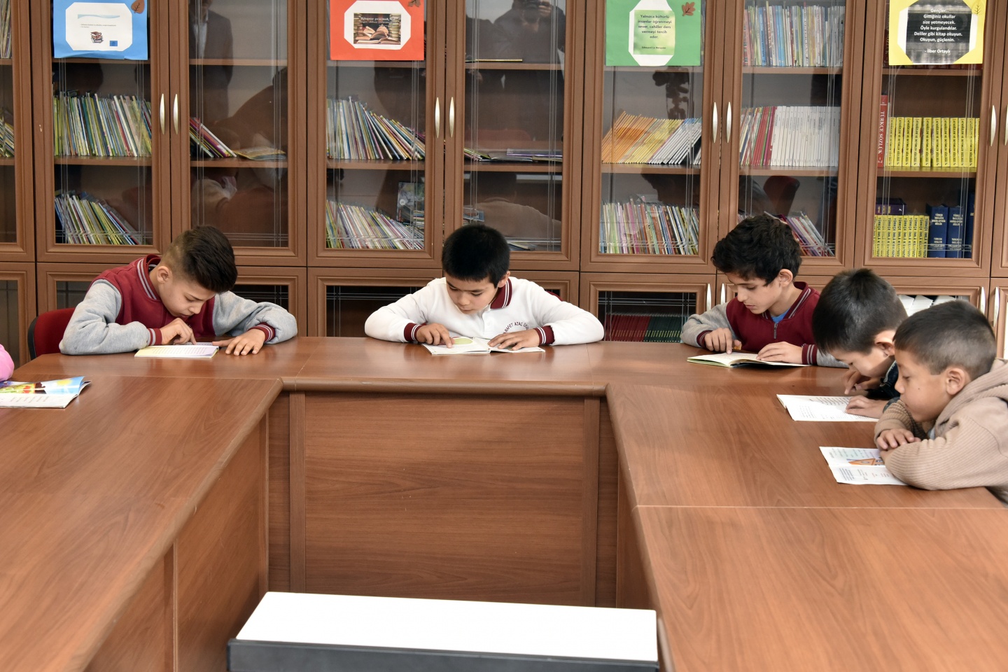 Vatanlarından binlerce kilometre uzakta karne aldılar 9