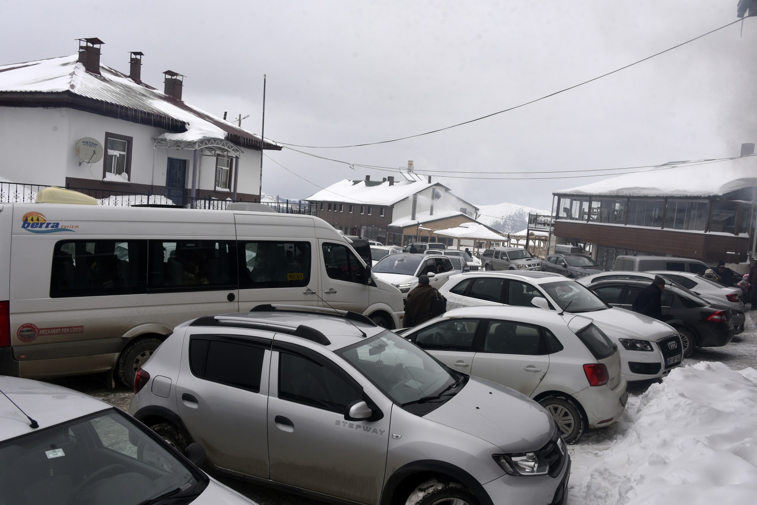 Zigana’da araç park edecek yer kalmadı 57