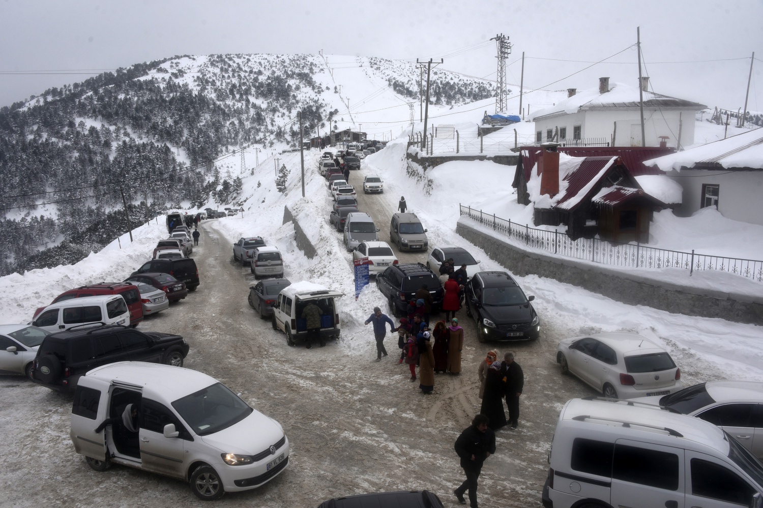 Zigana’da araç park edecek yer kalmadı 59
