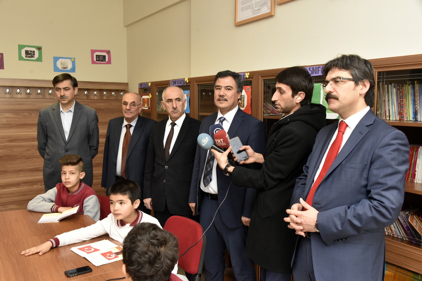 Vatanlarından binlerce kilometre uzakta karne aldılar 17