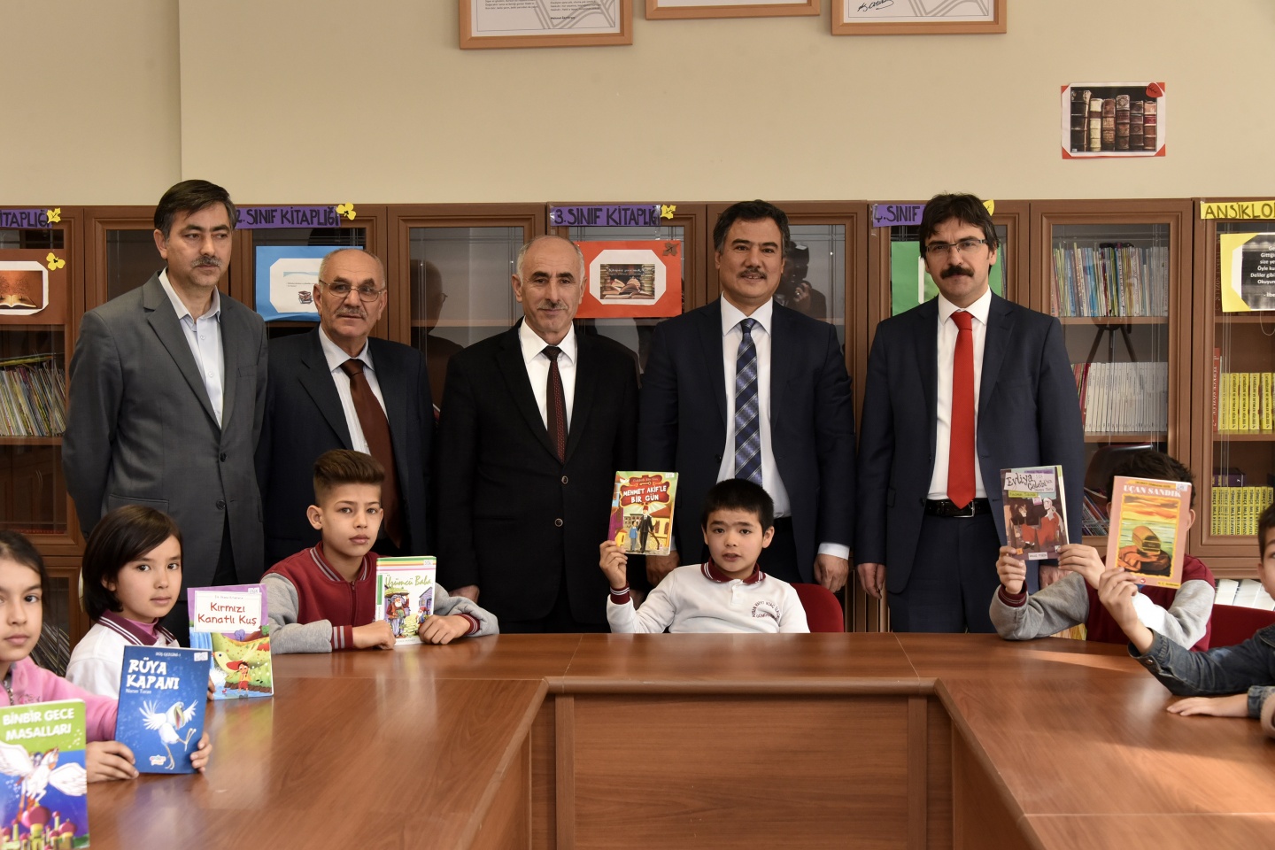 Vatanlarından binlerce kilometre uzakta karne aldılar 22