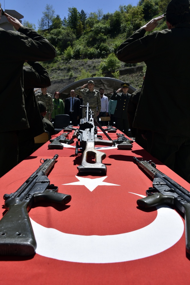 Bir günlüğüne asker olup terhis belgesi aldılar 2