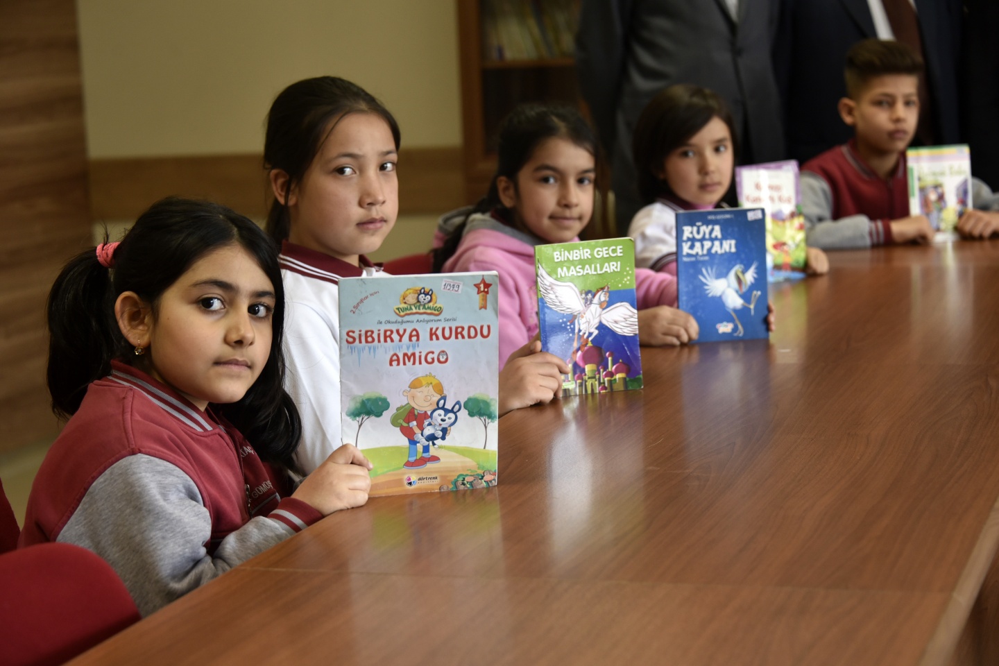 Vatanlarından binlerce kilometre uzakta karne aldılar 26